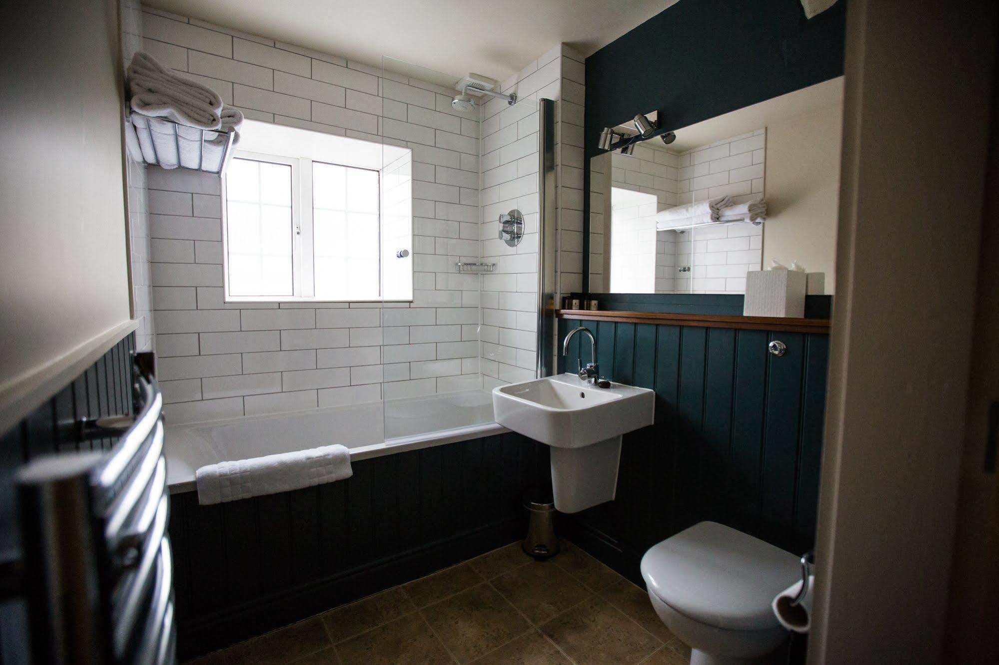 The Blue Boar Hotel Witney Buitenkant foto
